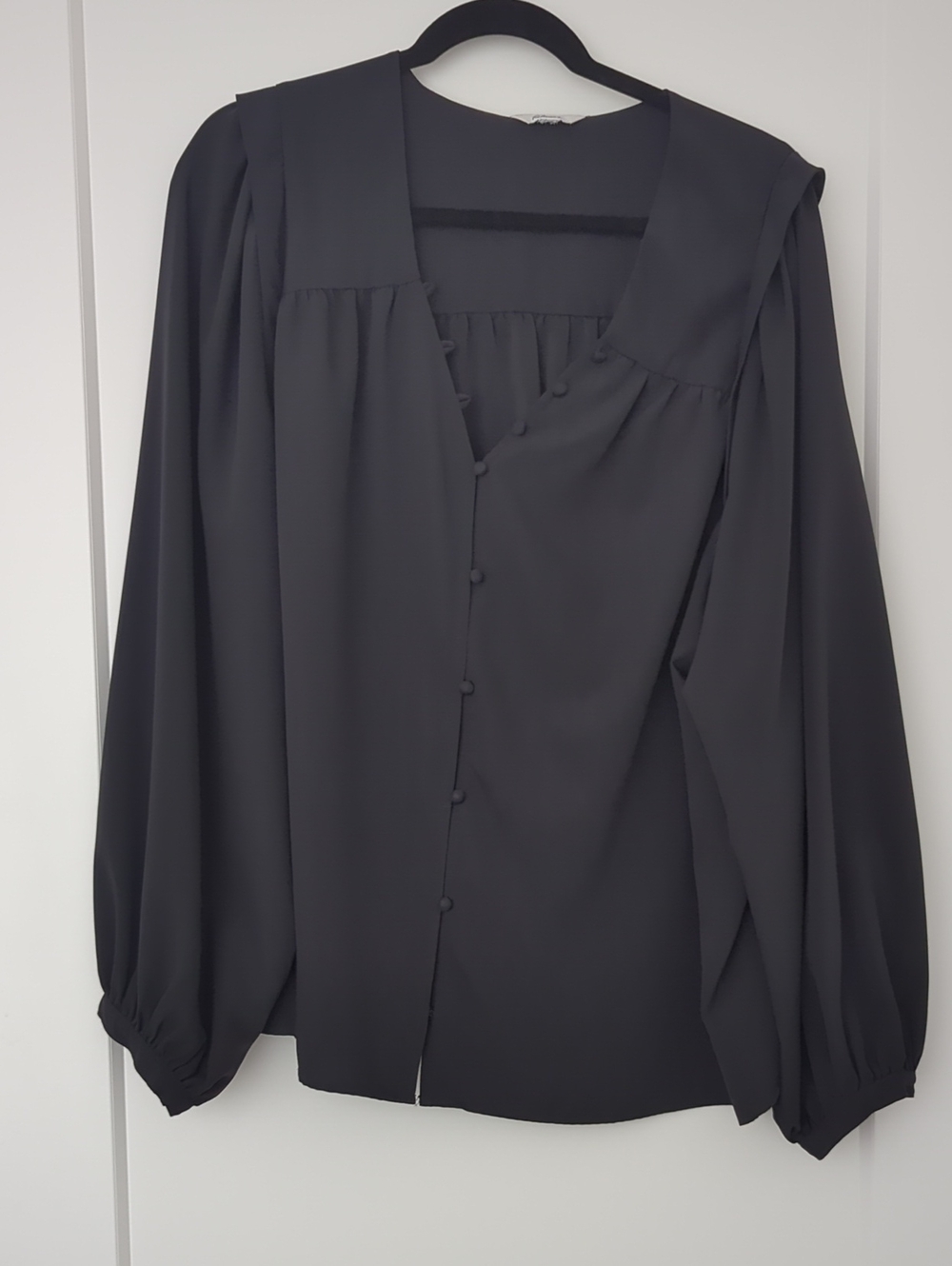 Reitmans Black Button-Front Balloon Sleeve Blouse